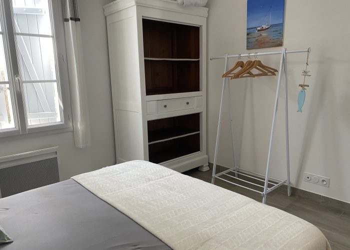 armoire et penderie dans chambre parentale